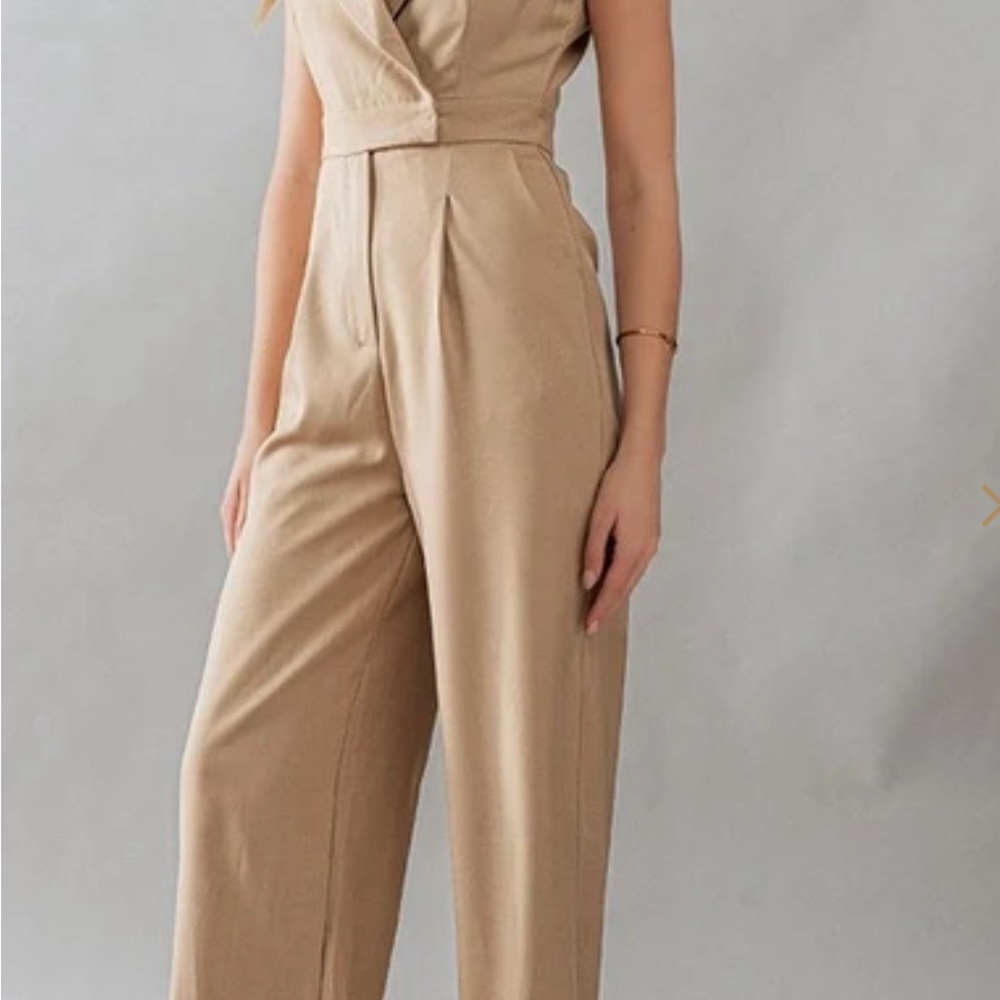 NWT size Small - Big hit fashion size small notch, lapel, flaired leg jumpsuit - Picture 2 of 8